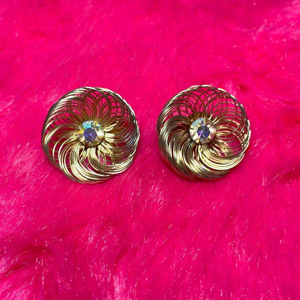 🎀3/$18🎀 Vintage Gold Plated Spun Wired Flower Rhinestone Earrings Sarah Coventry